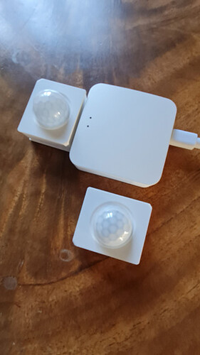 2 PIRs and a zigbee gateway